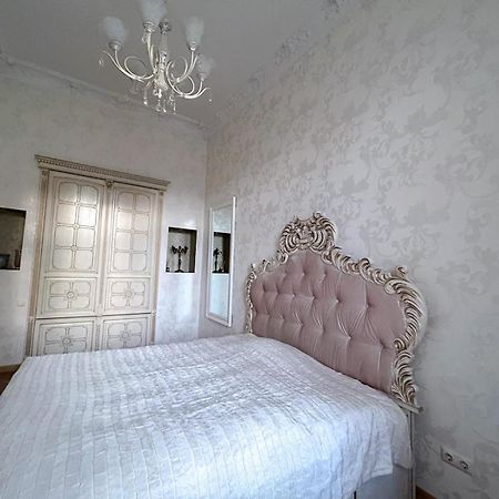 Goldenapartmentlviv Luaran gambar