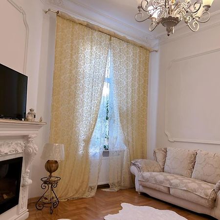 Goldenapartmentlviv Luaran gambar