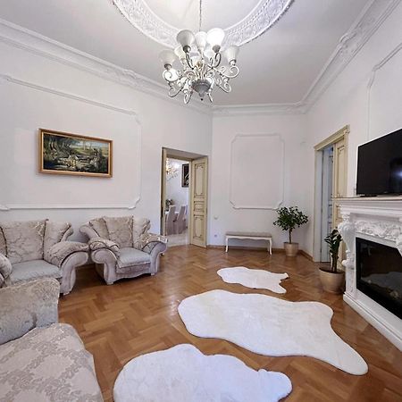 Goldenapartmentlviv Luaran gambar