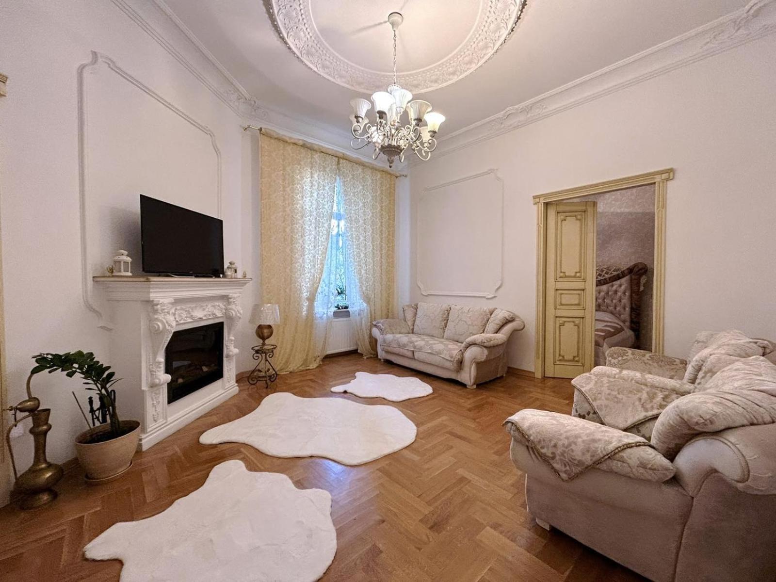Goldenapartmentlviv Luaran gambar