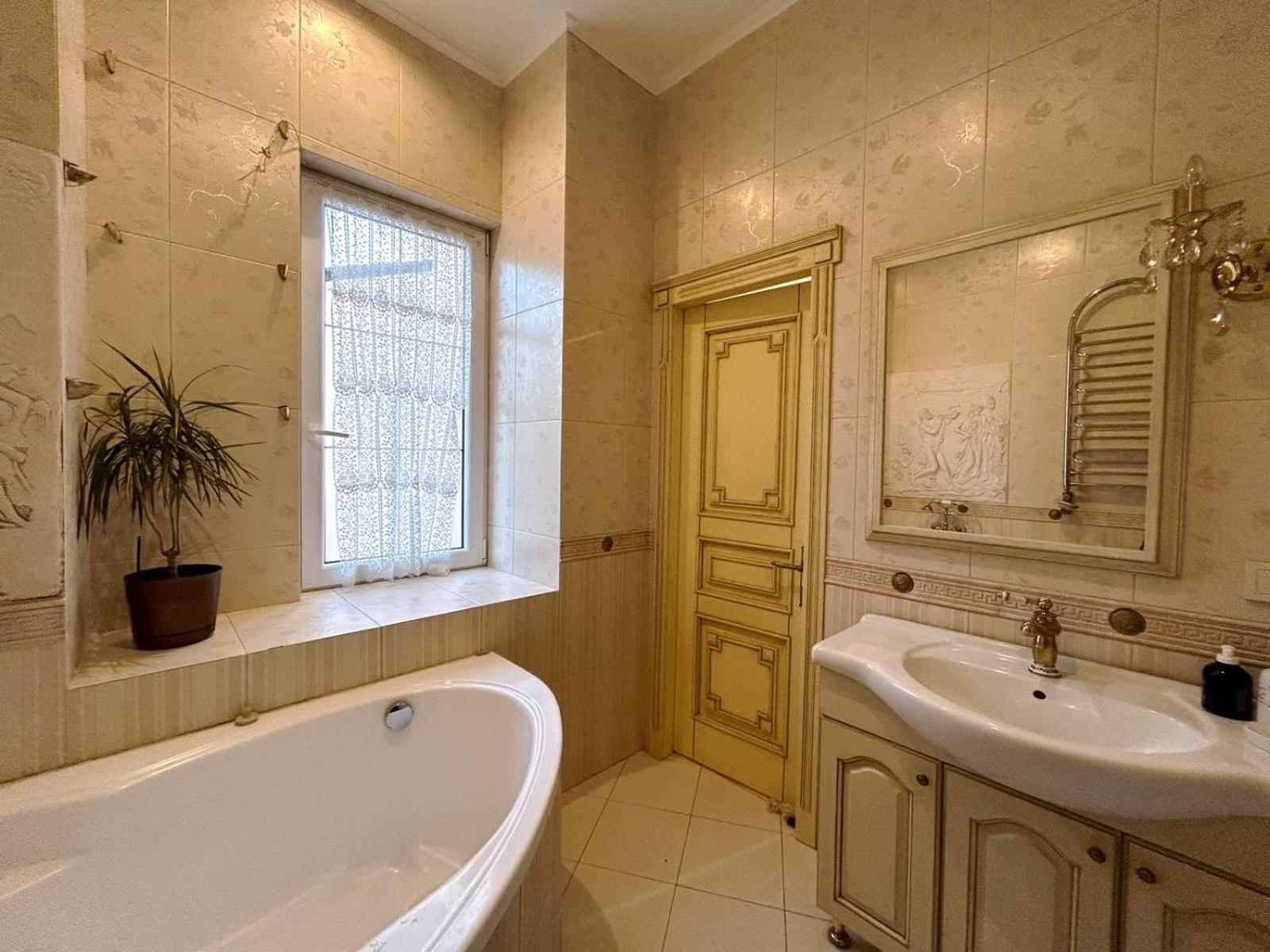 Goldenapartmentlviv Luaran gambar