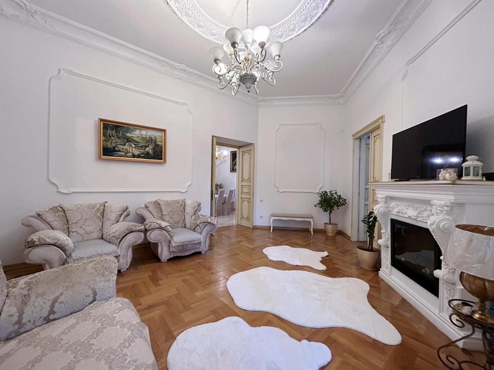 Goldenapartmentlviv Luaran gambar
