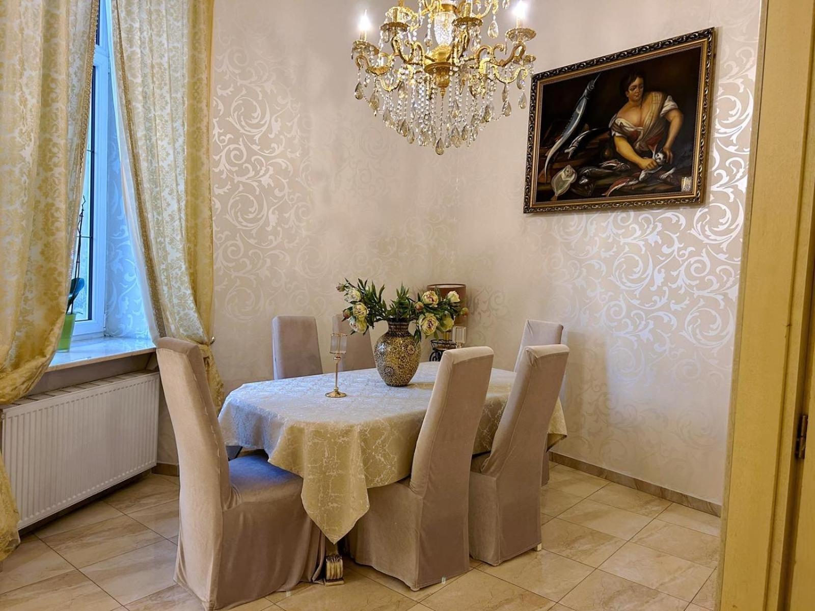 Goldenapartmentlviv Luaran gambar